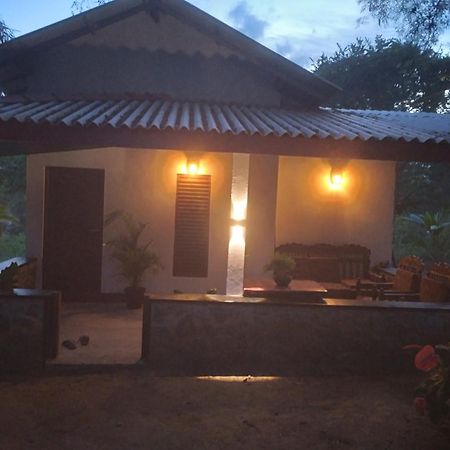 Soma Cabana, Homestay & Restaurant Tangalle Esterno foto