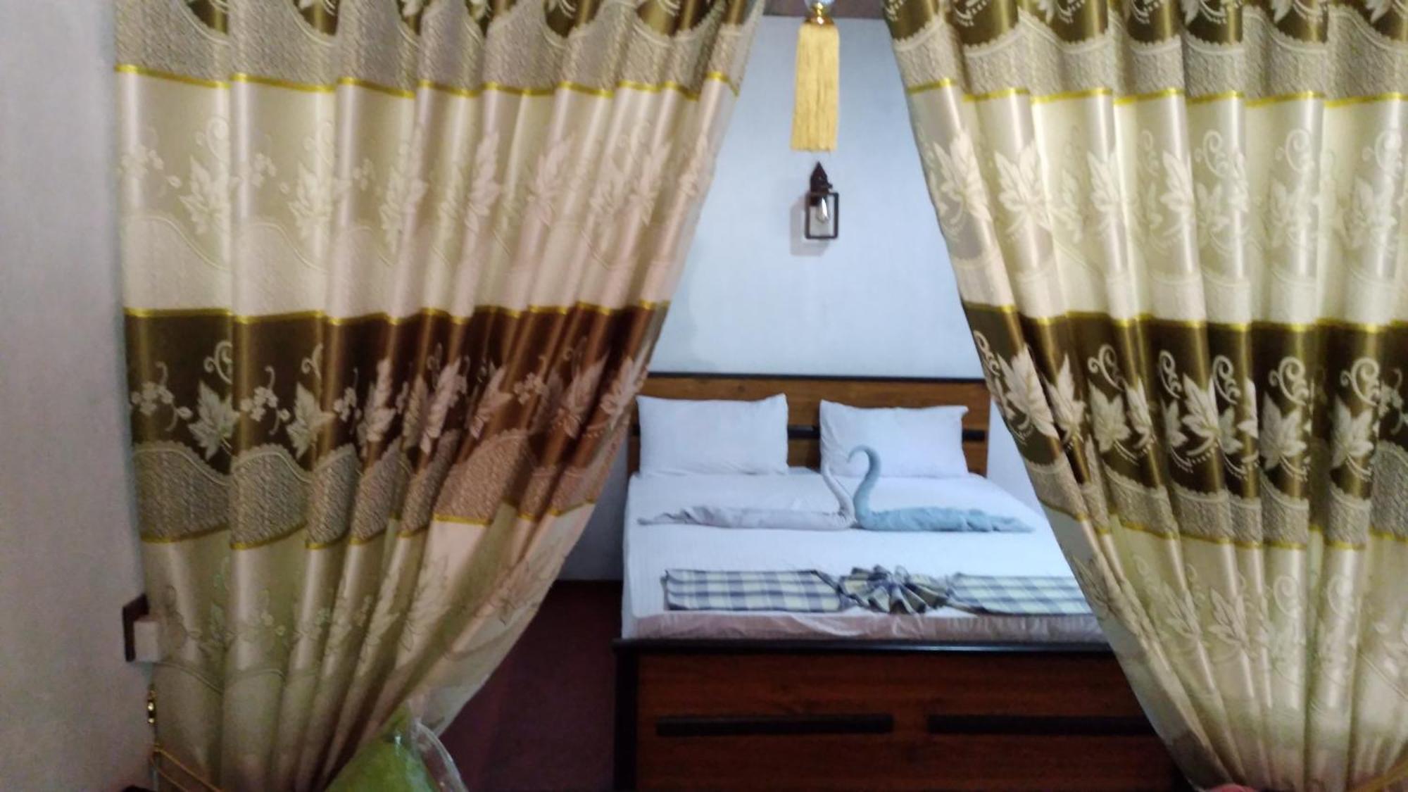 Soma Cabana, Homestay & Restaurant Tangalle Esterno foto