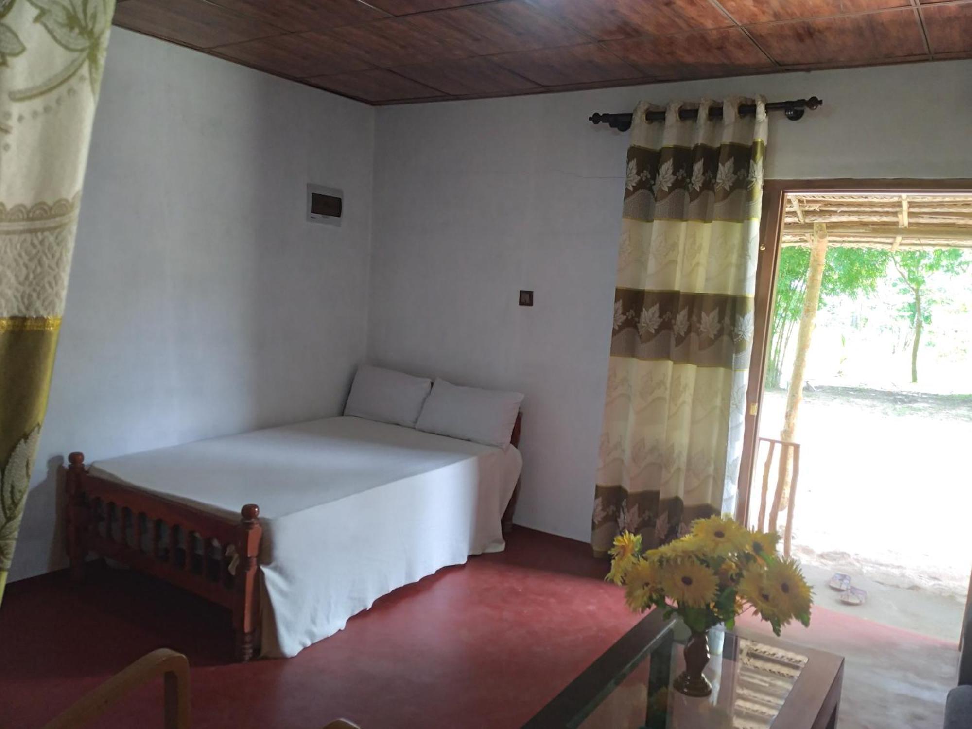 Soma Cabana, Homestay & Restaurant Tangalle Esterno foto
