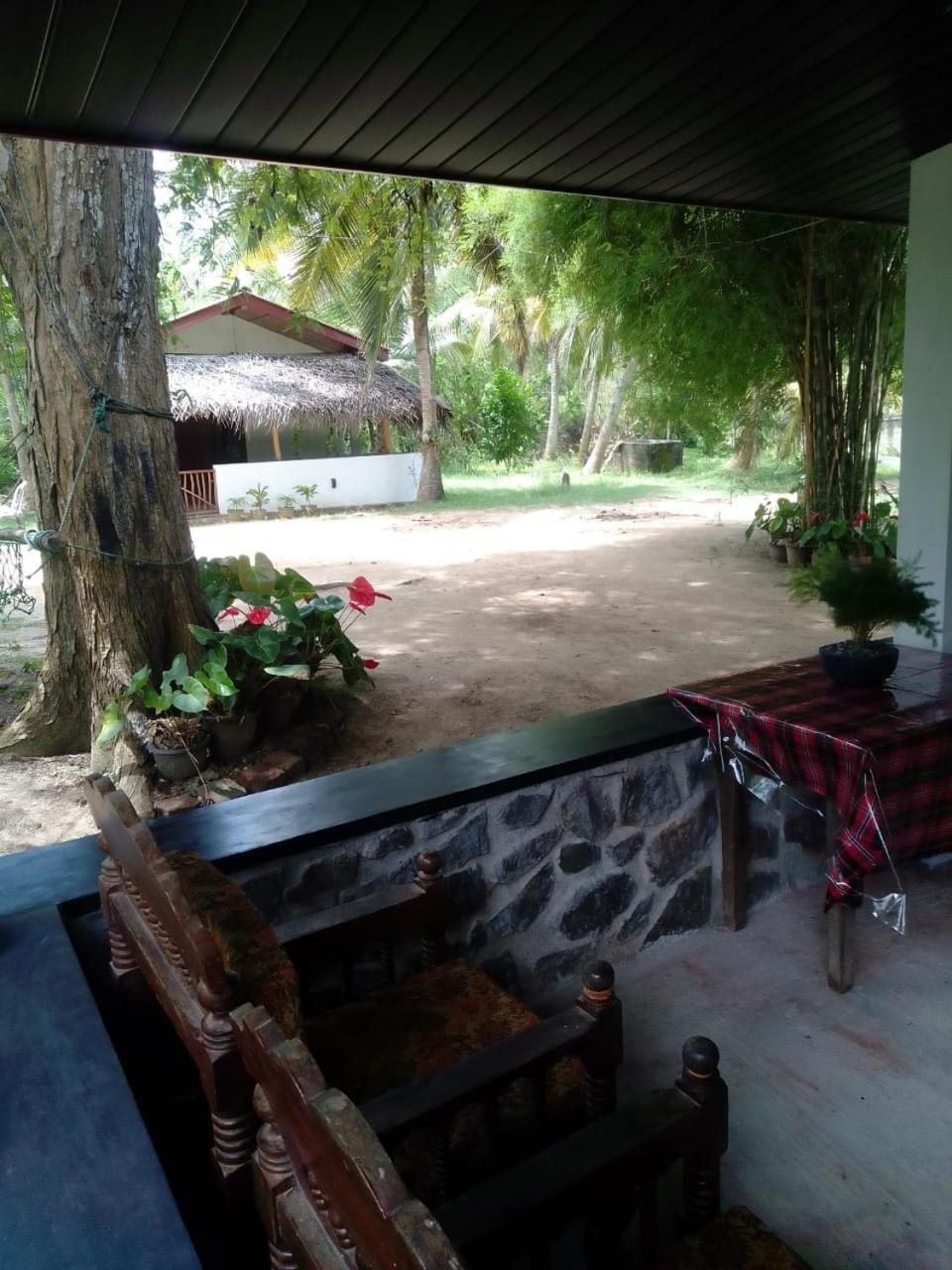 Soma Cabana, Homestay & Restaurant Tangalle Esterno foto
