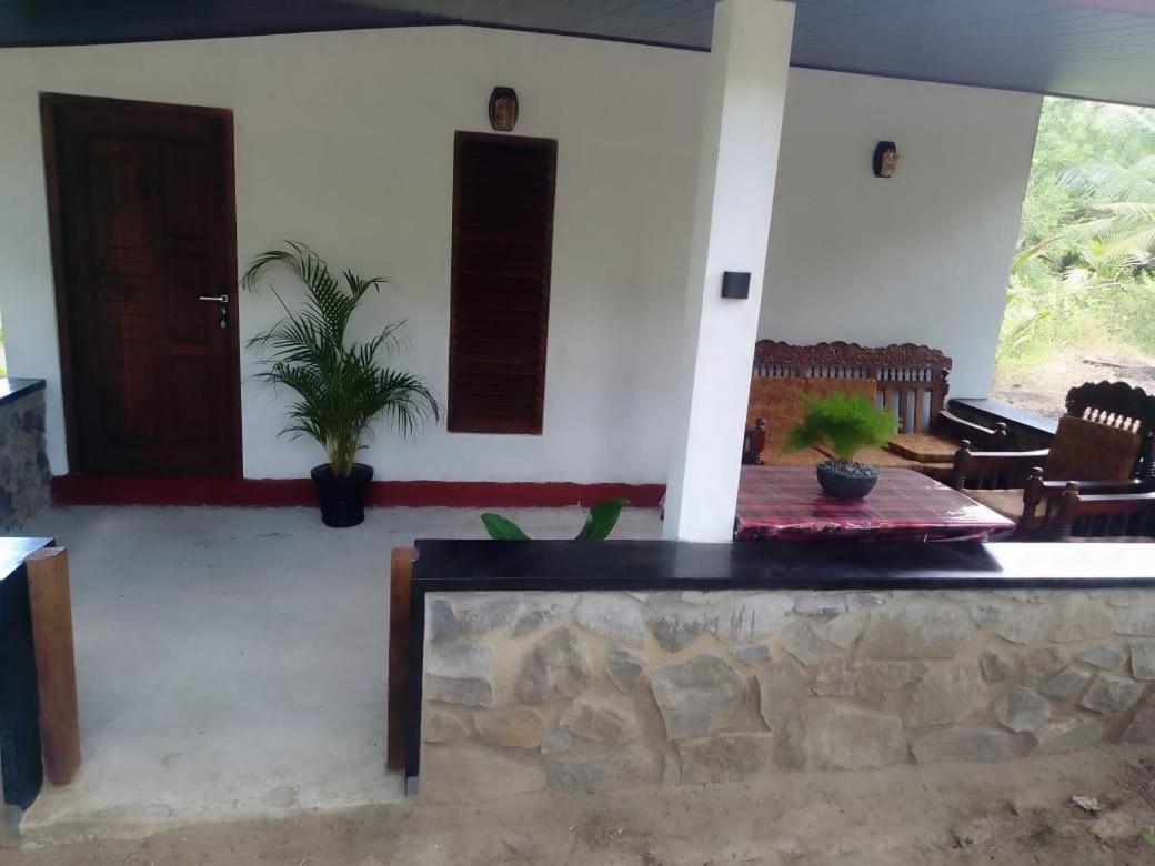 Soma Cabana, Homestay & Restaurant Tangalle Esterno foto