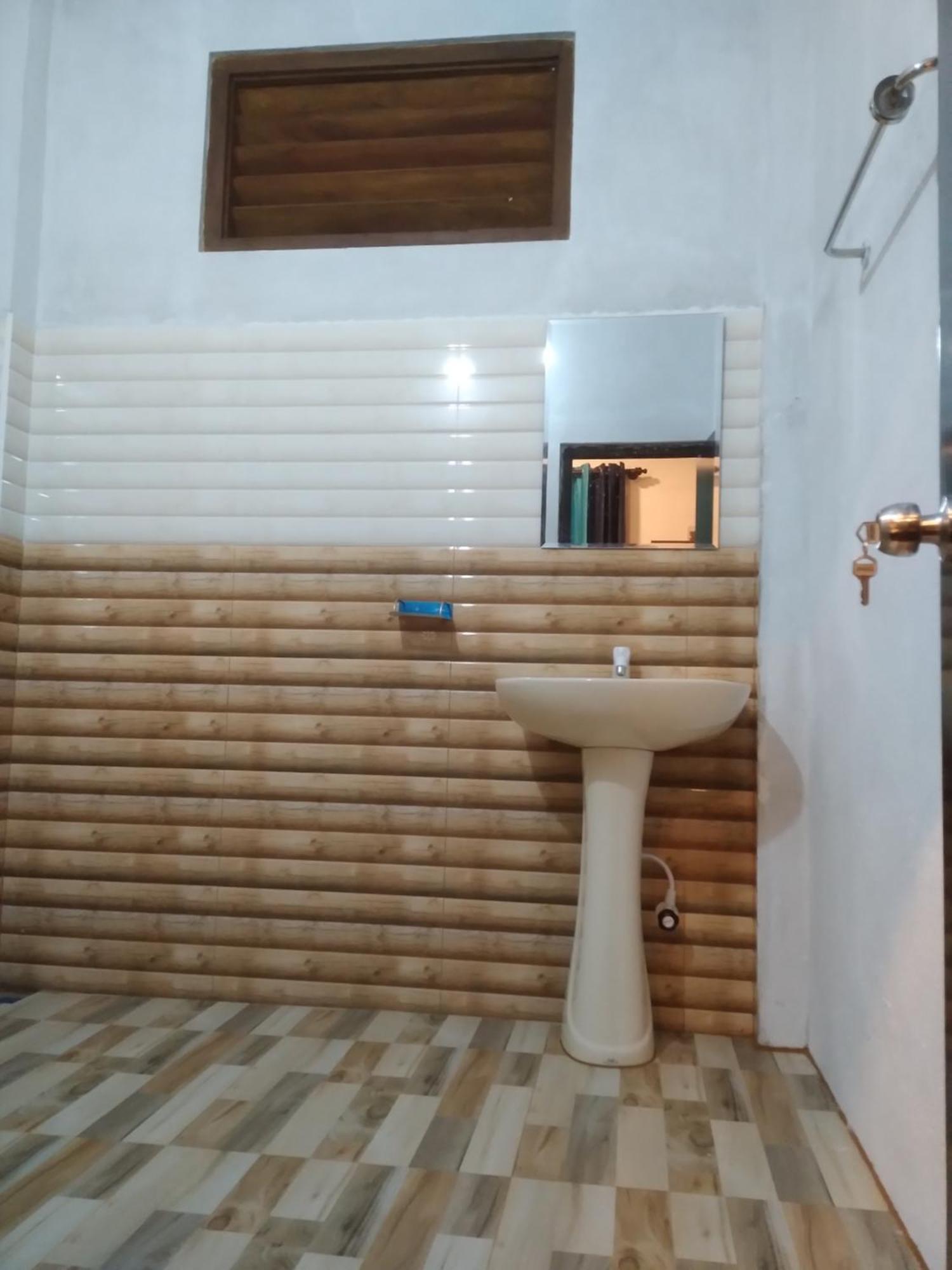 Soma Cabana, Homestay & Restaurant Tangalle Esterno foto