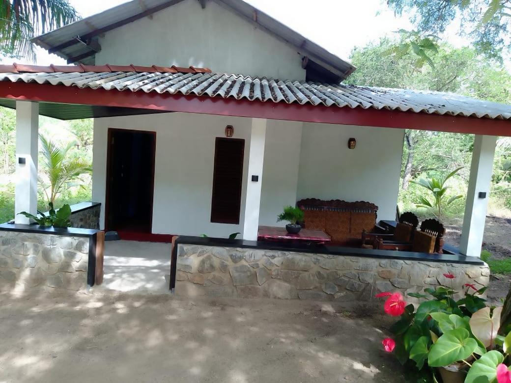 Soma Cabana, Homestay & Restaurant Tangalle Esterno foto