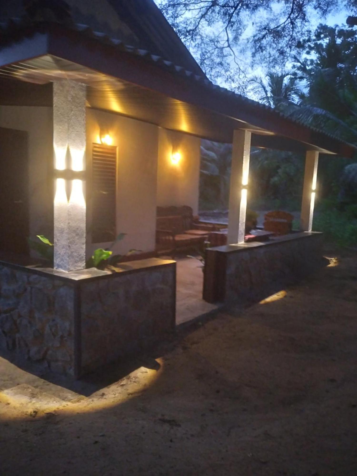 Soma Cabana, Homestay & Restaurant Tangalle Esterno foto