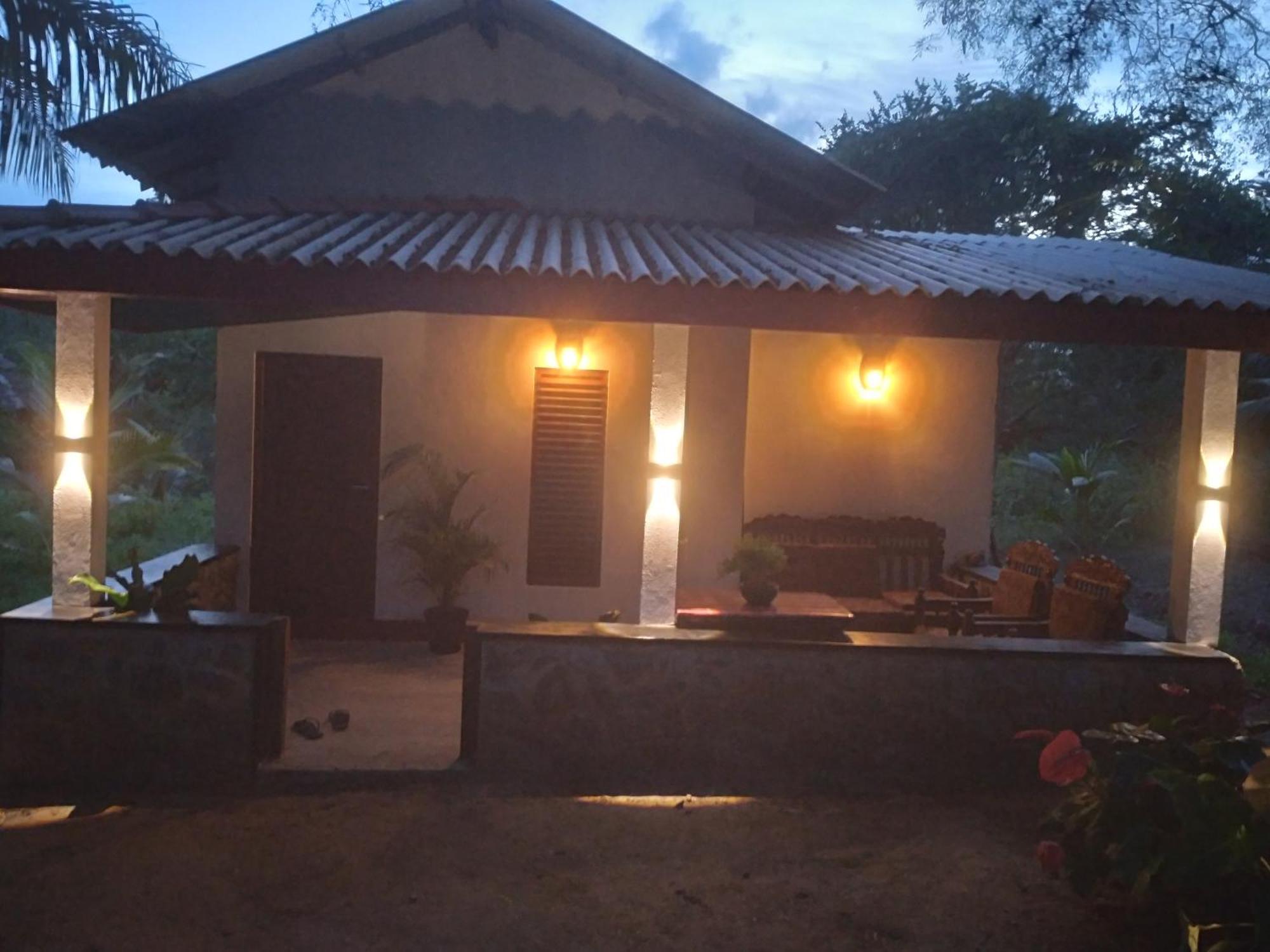 Soma Cabana, Homestay & Restaurant Tangalle Esterno foto