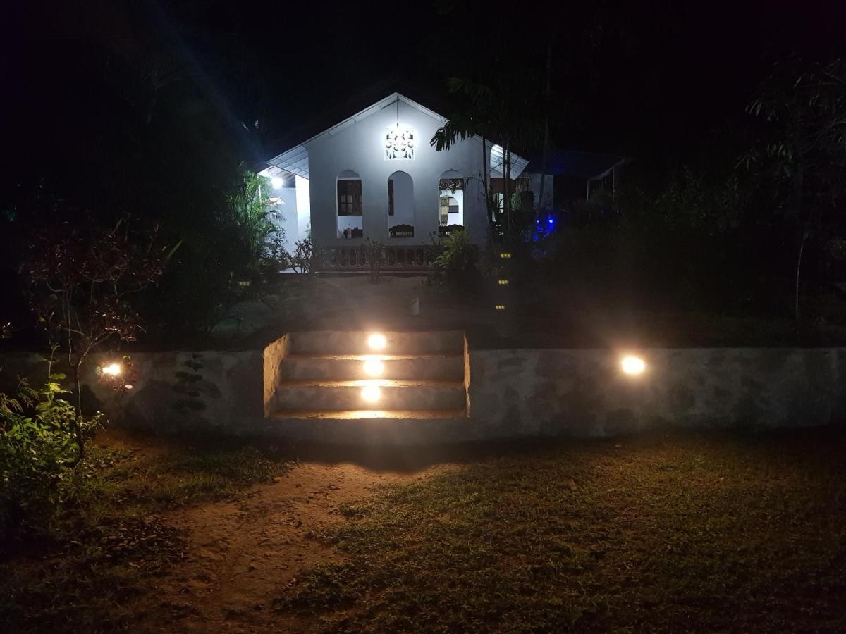 Soma Cabana, Homestay & Restaurant Tangalle Esterno foto